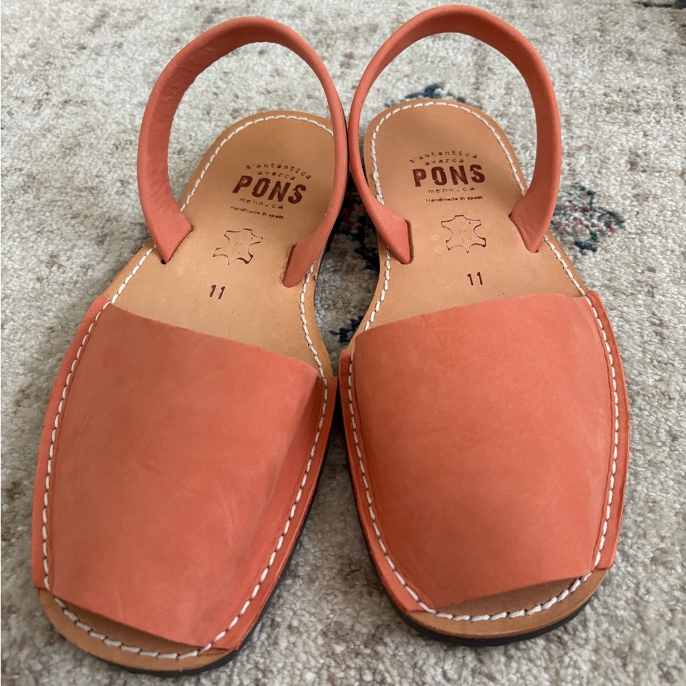 ECo-Classic Coral Avarca Sandals
Poms size 11